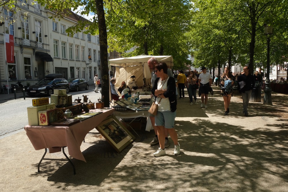 Winkelen in brugge Antiekmarkt Bezienswaardigheden