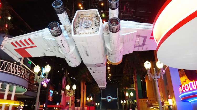 X Wing versus TIE Fighter star wars disneyland parijs