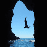 Yogavakantie chicks on waves jump rocks portugal