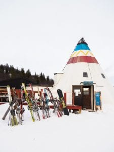 activiteit lapland skiën lunch tipi