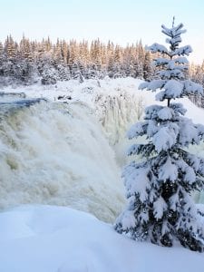 activiteiten-lapland-bevroren-waterval