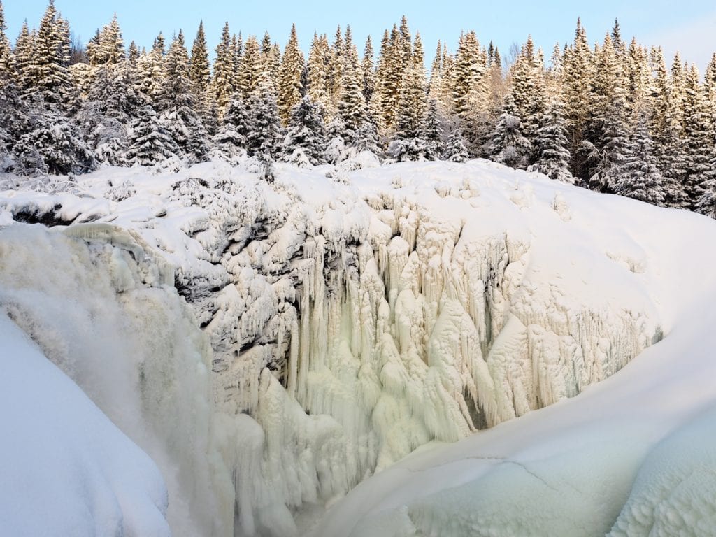 activiteiten-lapland-bevroren-waterval