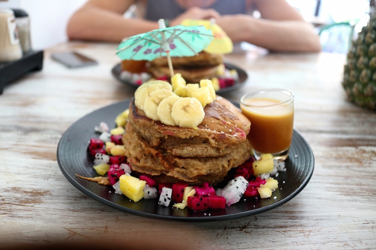 alleen backpacken bali breakfast