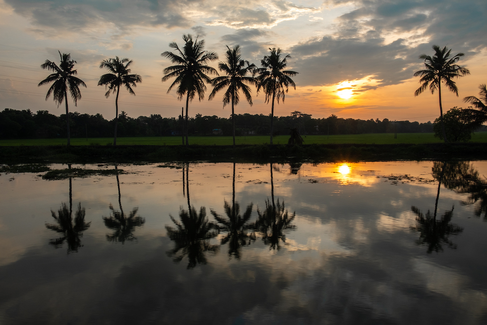 alleppey zonsondergang in zuid india