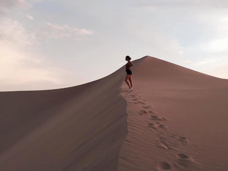 backpacken peru bolivia chili ica sanddunes