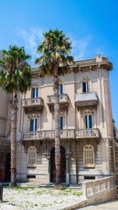 bari italie gebouw palmbomen puglia