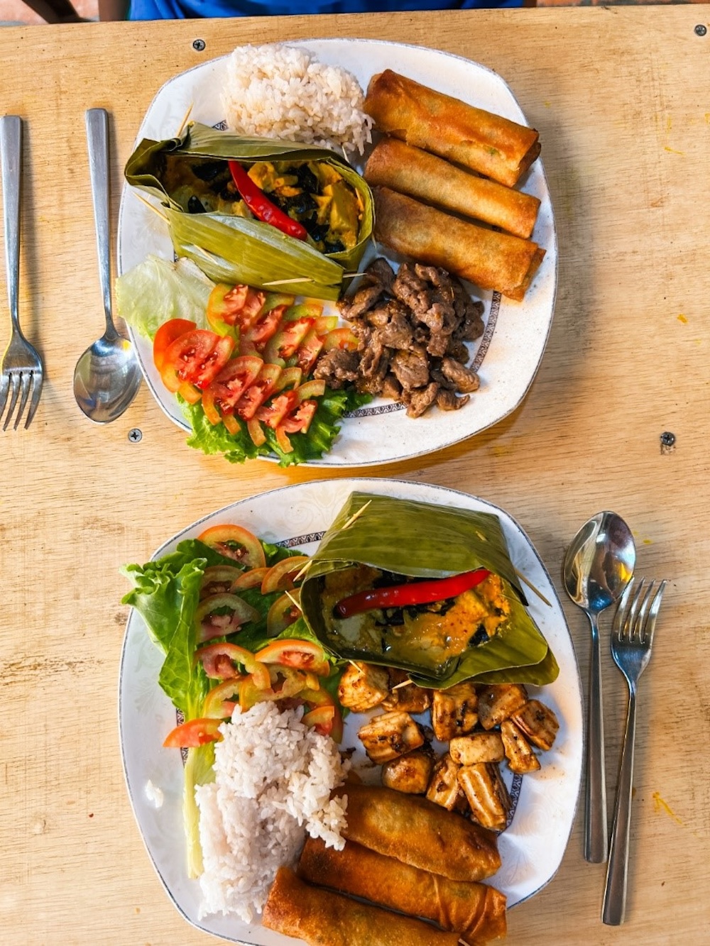 bord met eten na kookcursus