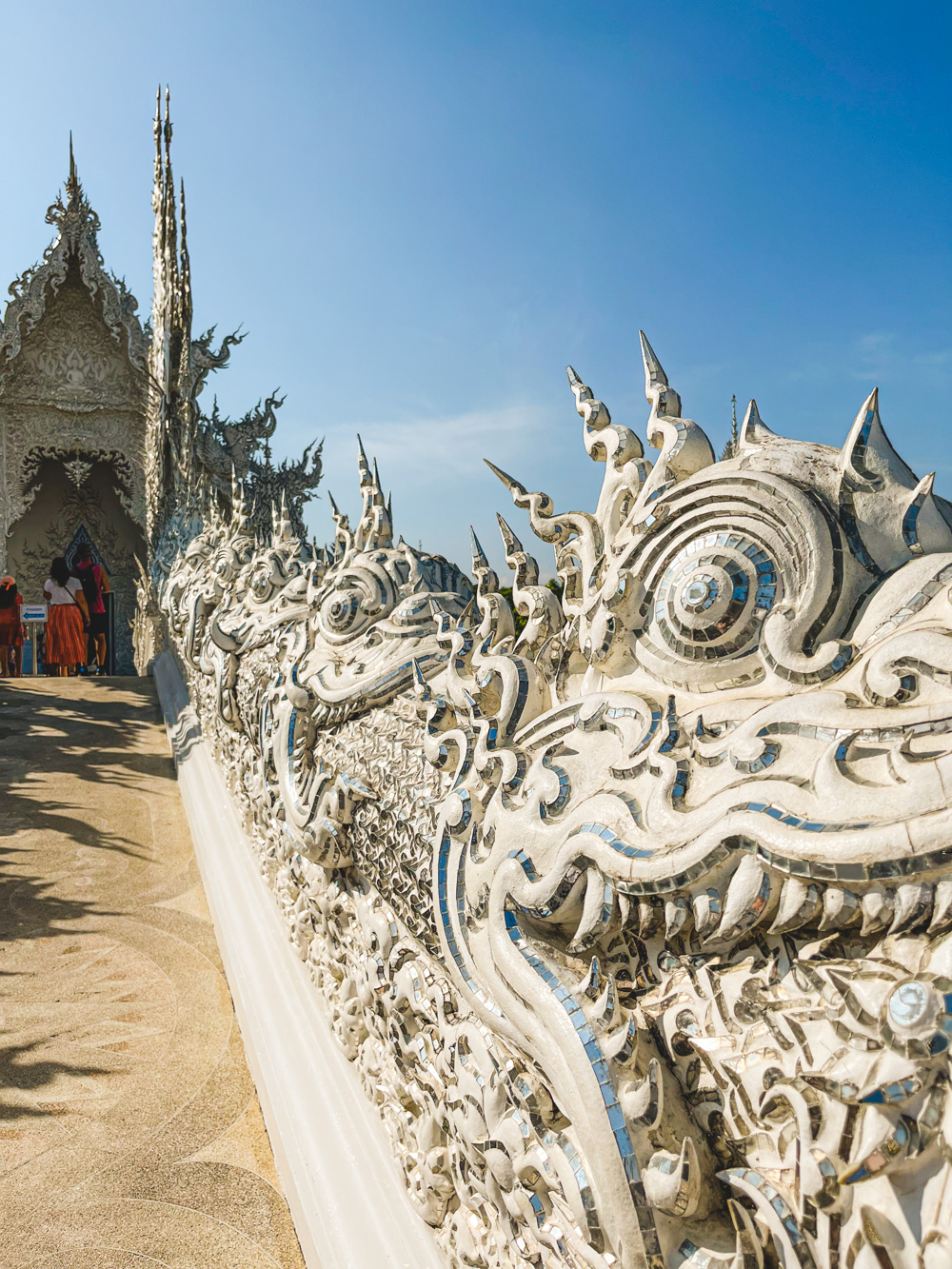 chiang rai white temple