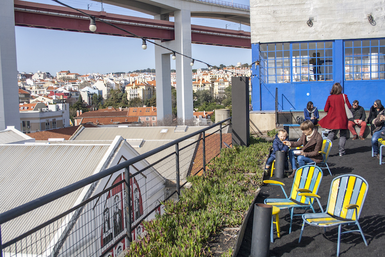 dakterras in LX Factory lissabon