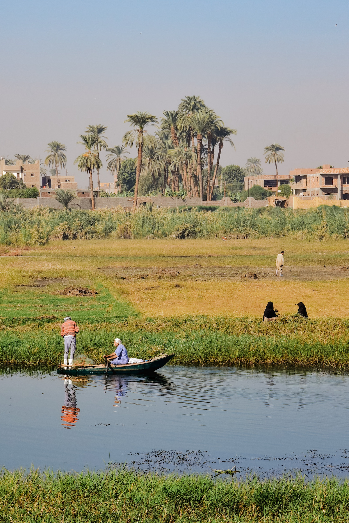 de nijl bij luxor in egypte