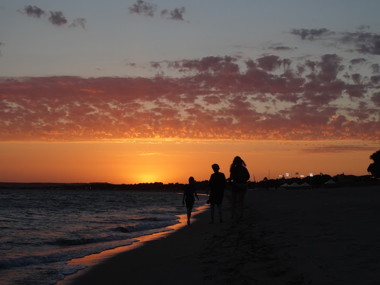 doen in sardinie zonsondergang