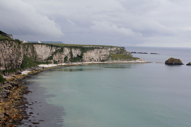 game of thrones noord ierland carrick-a-rede kliffen