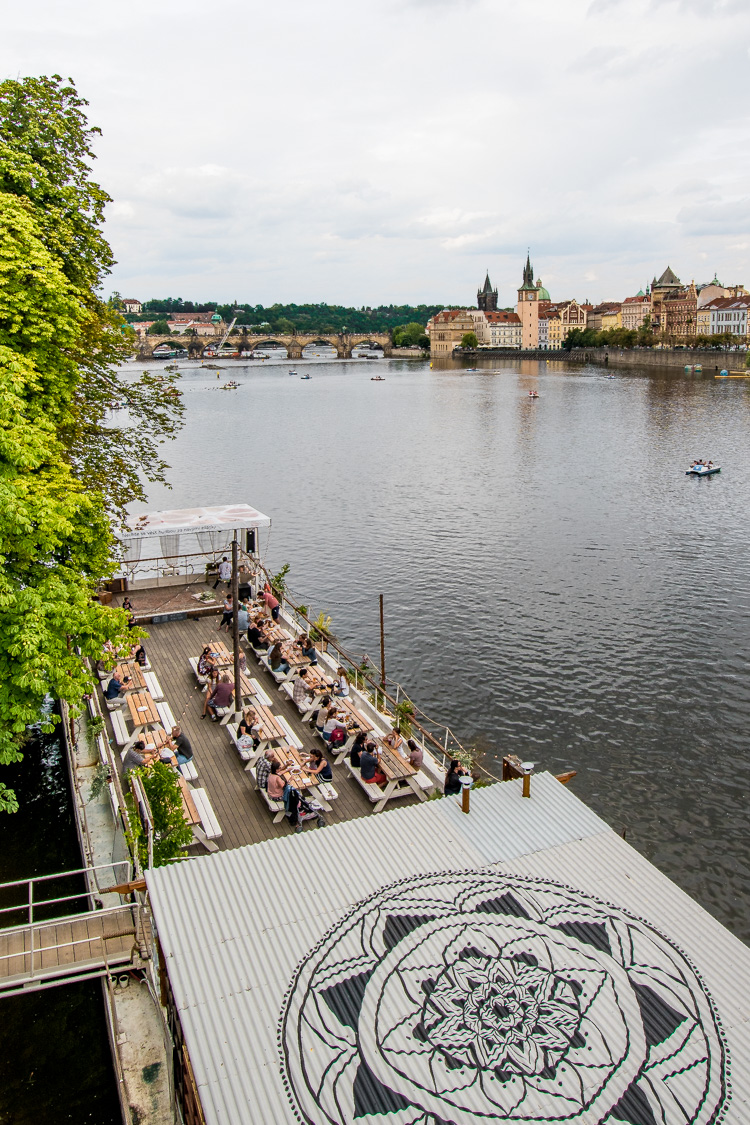 hotspots praag Střelák ponton bar