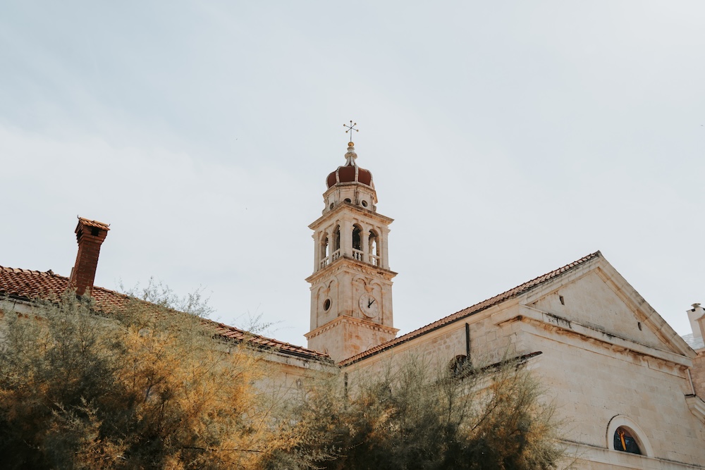 kerktoren op Brac