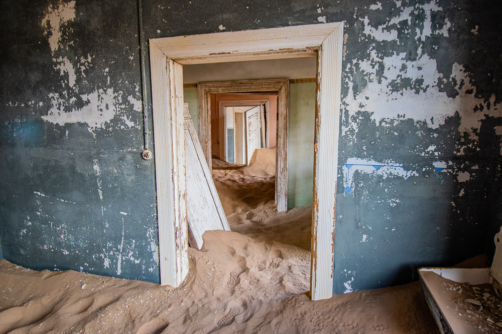 kolmanskop in namibie spookstad-5