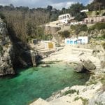 kust baai italie groen blauw water