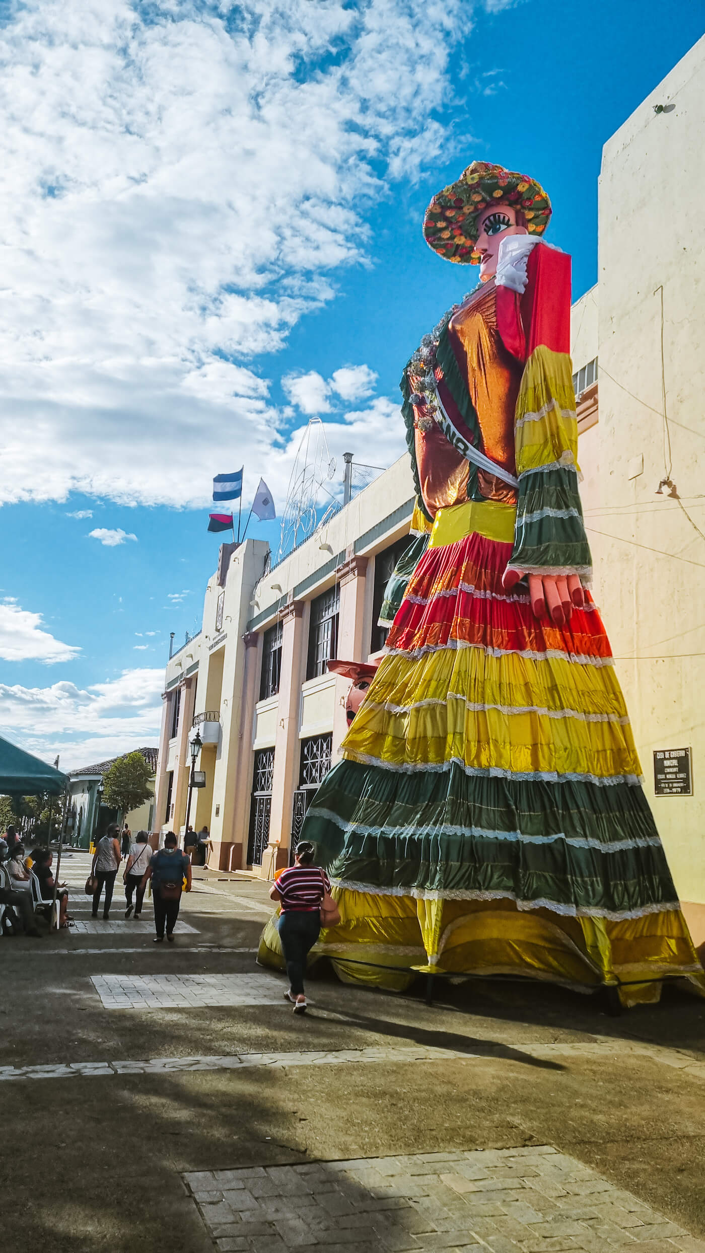 leon nicaragua free walking tour