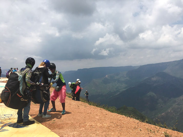 paragliden in chicamocha canyon Colombia