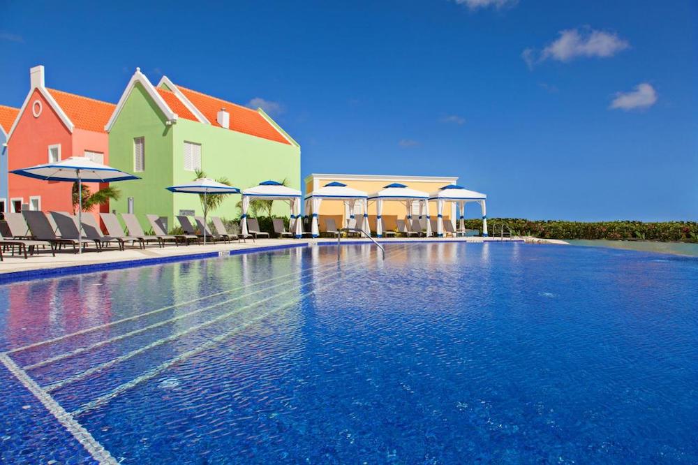 resort bonaire, Courtyard