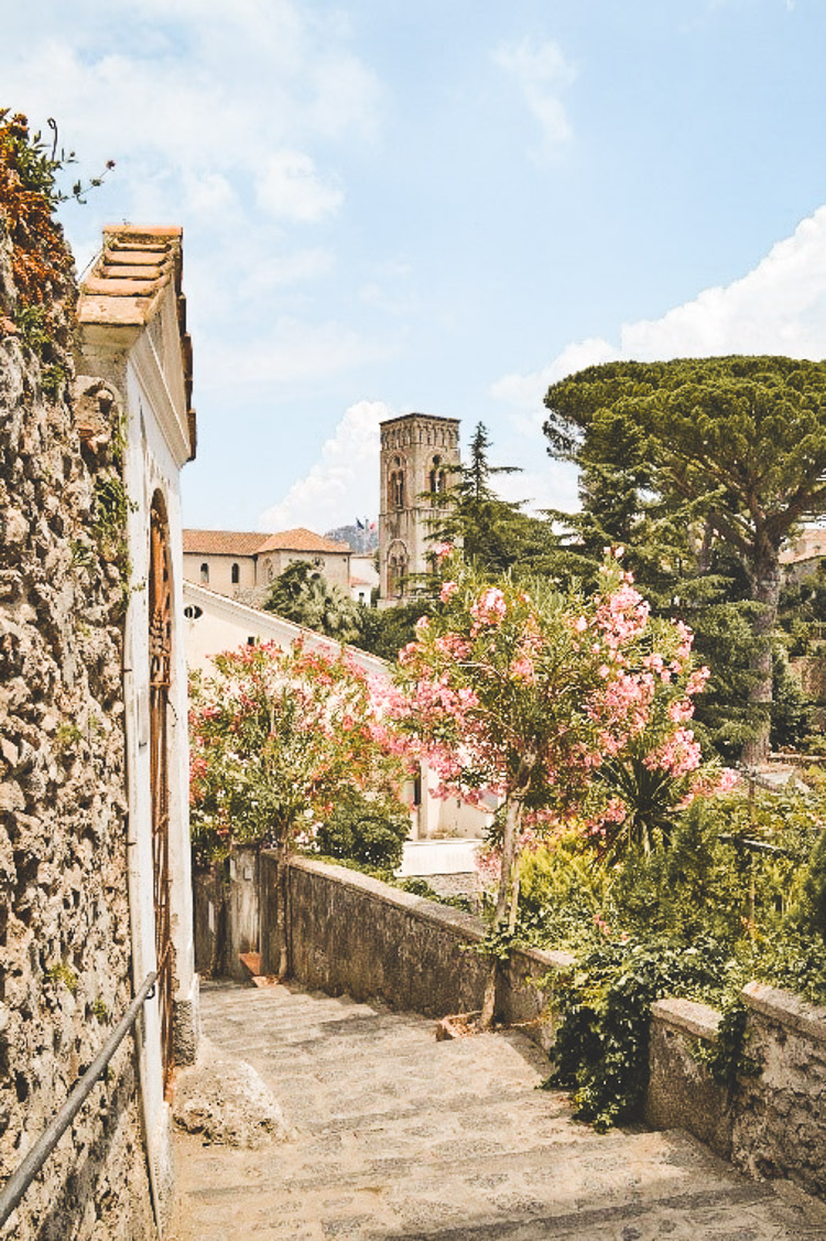 rondreis amalfikust mooie straatjes van Ravello