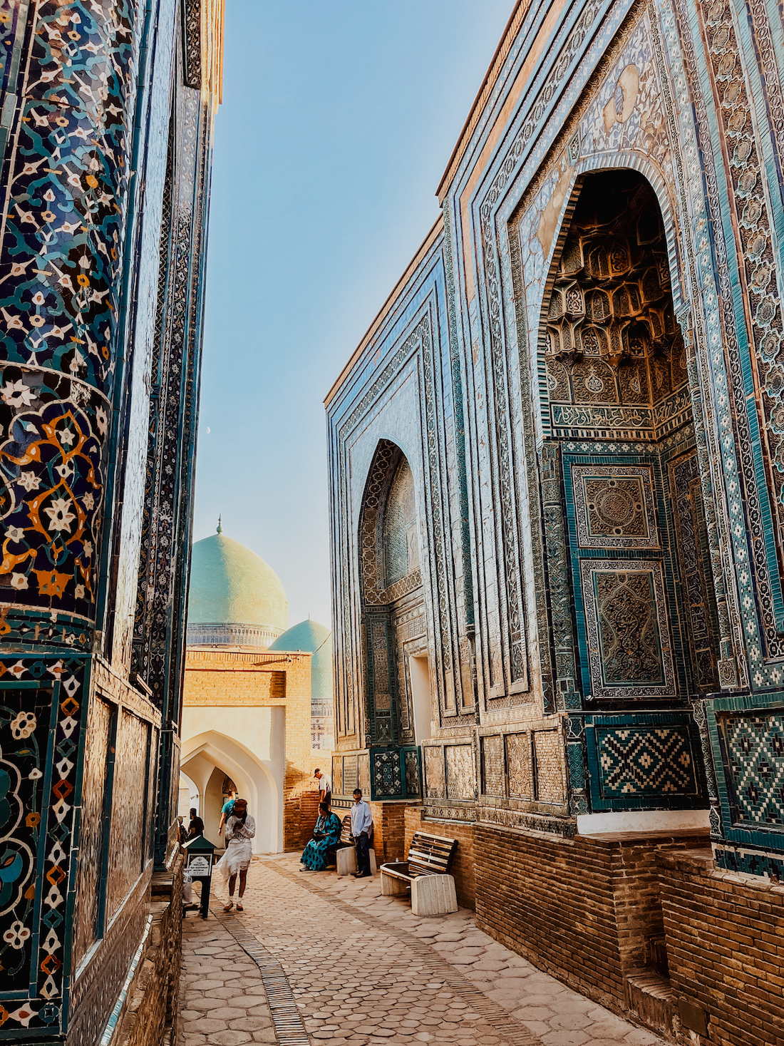 rondreis oezbekistan Sha-I-Zinda straat mausolea Samarkand_