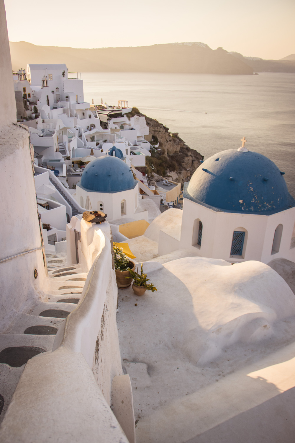 santorini oia blue dome