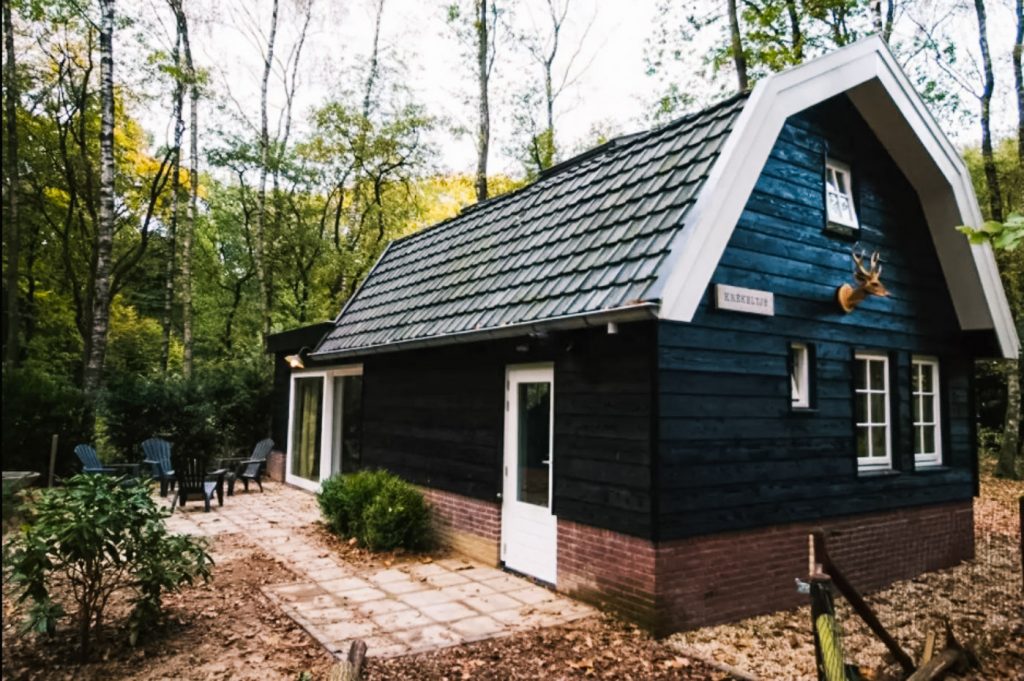 slapen in het bos bij Krekeltje Putten