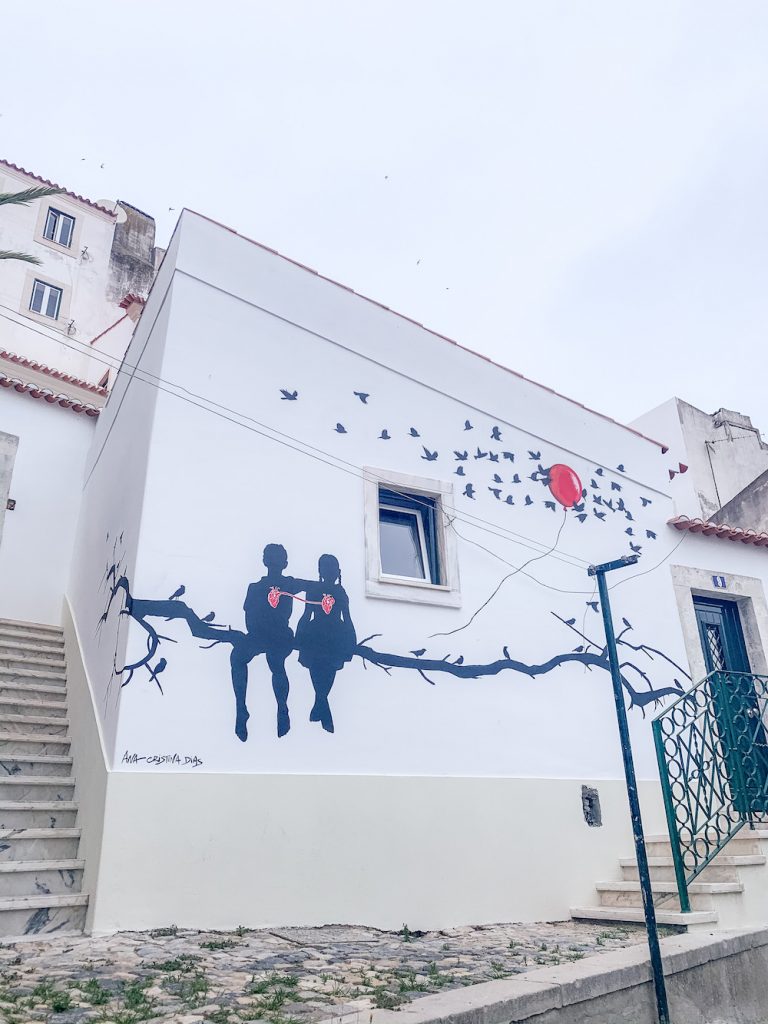 streetart in alfama lisboa tips