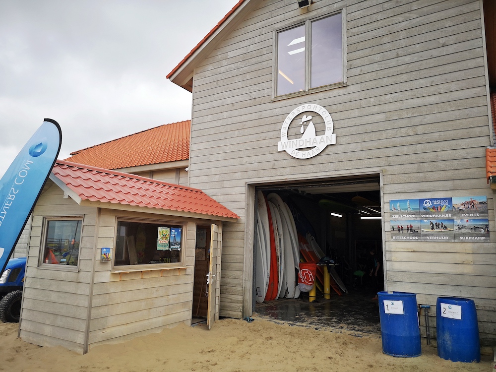 belgische kust surfen dehaan boards windhaan surfclub