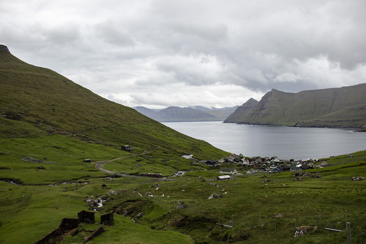 vakantie faroer eilanden dorpje