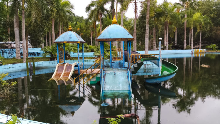 verlaten waterpark Hue-3