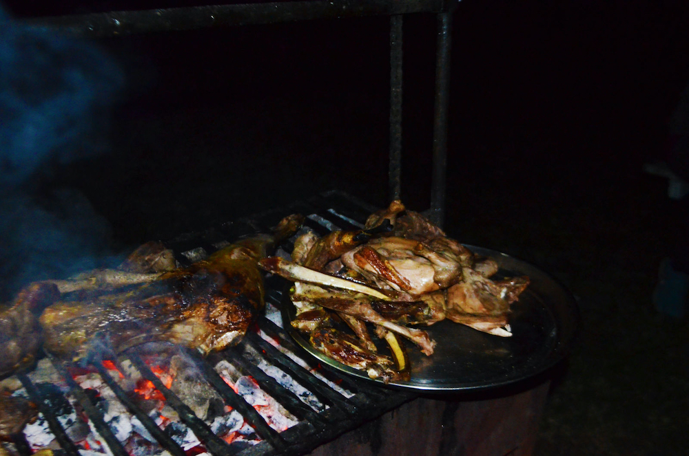 wat te doen in nairobi kenia Nyama Choma Harry's Tavern