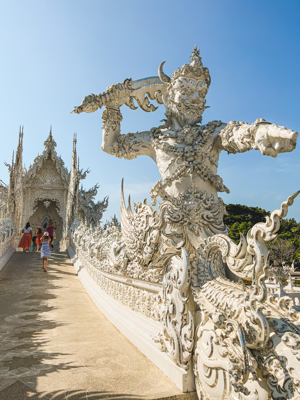 white temple chiang rai thailand