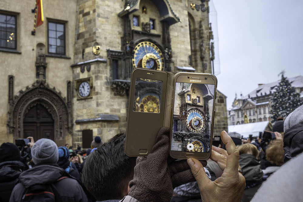 winter praag hotspots uurwerk klok