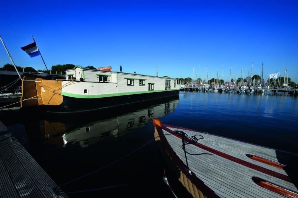 woonboot de zwerver bijzonder overnachten nederland