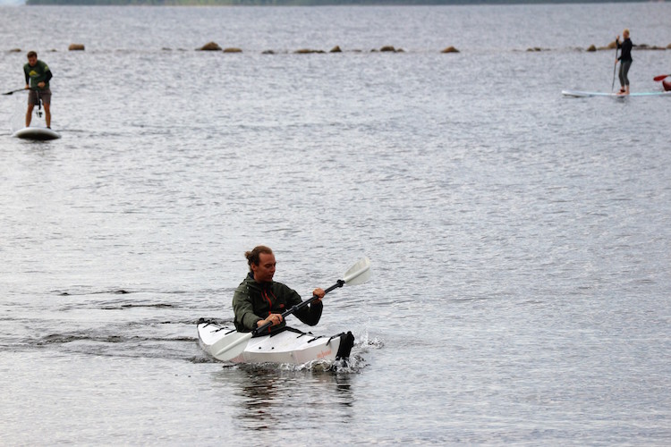 zomervakantie lapland 's avonds kajakken en suppen