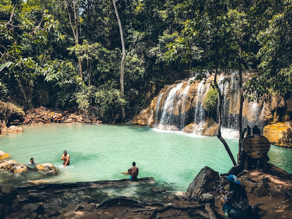 zwemmen in de Erawan watervallen